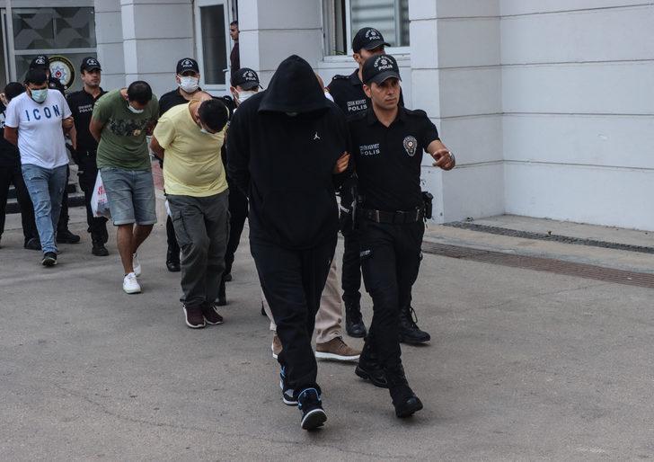 Mersin'deki çağrı merkezi üzerinden Almanları dolandırdıkları iddiasıyla 12 zanlı tutuklandı G4