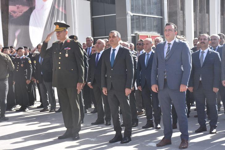 Gazi Mustafa Kemal Atatürk'ün Kars'a gelişinin 98'inci yıl dönümü kutlandı G2