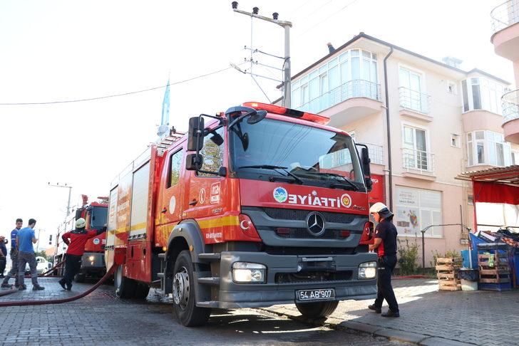 Sakarya'da bir apartmanın çatısı yandı G1