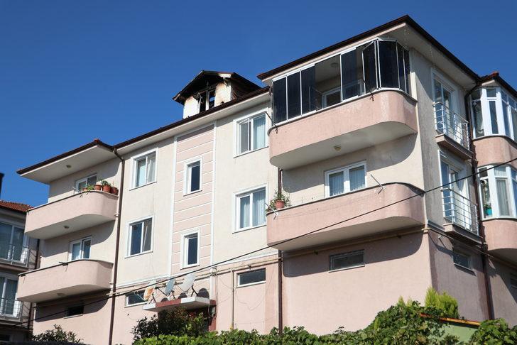 Sakarya'da bir apartmanın çatısı yandı G3