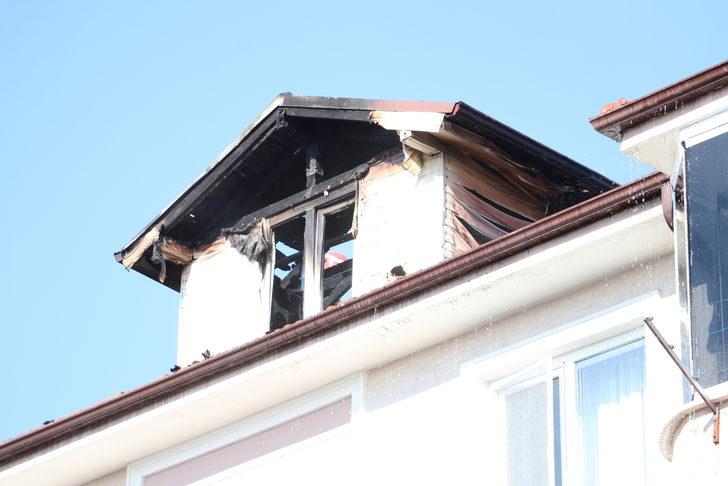 Sakarya'da bir apartmanın çatısı yandı G4