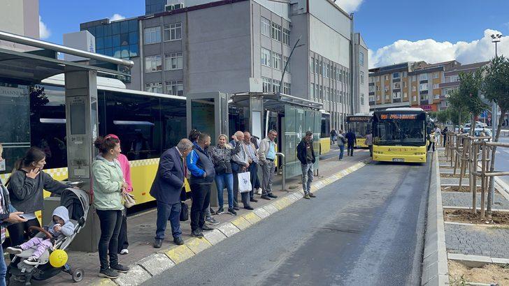 Gaziosmanpaşa'da 2 otobüsün arasına sıkışan İETT şoförü yaralandı G4