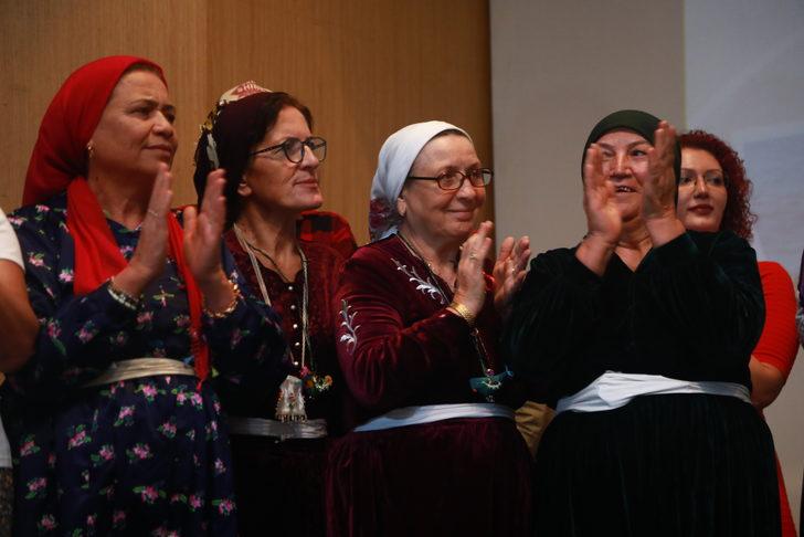 Antalya'da "Narperi'nin Bileziği" film ekibi, saçlarını keserek İranlı kadınlara destek oldu G4