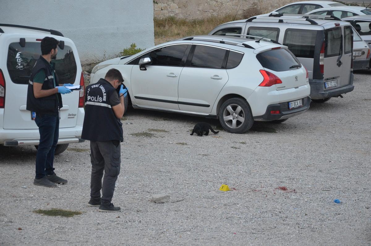 Karaman'da bı&ccedil;aklı kavgada bir kişi ağır yaralandı