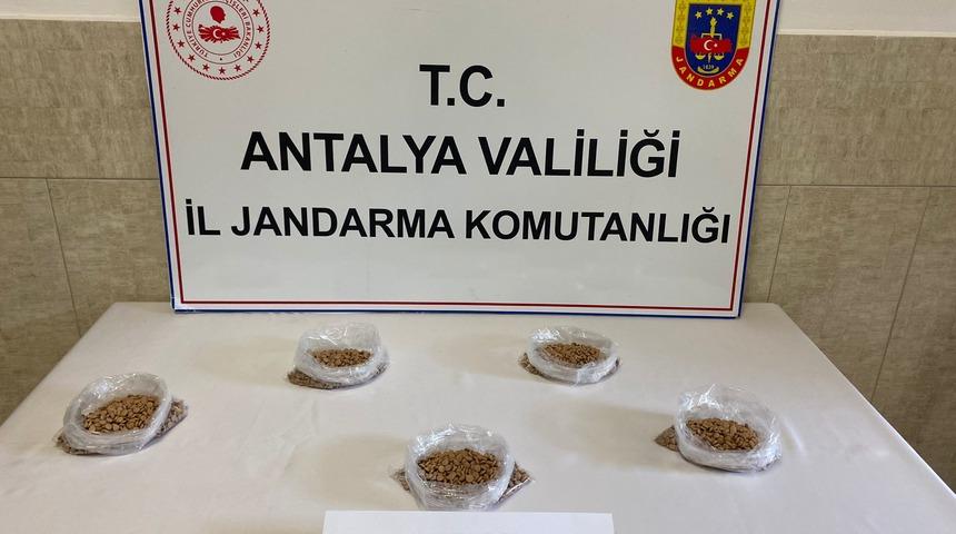 Antalya'da 5 bin 700 sentetik hap ele geçirildi, 1 kişi gözaltına alındı