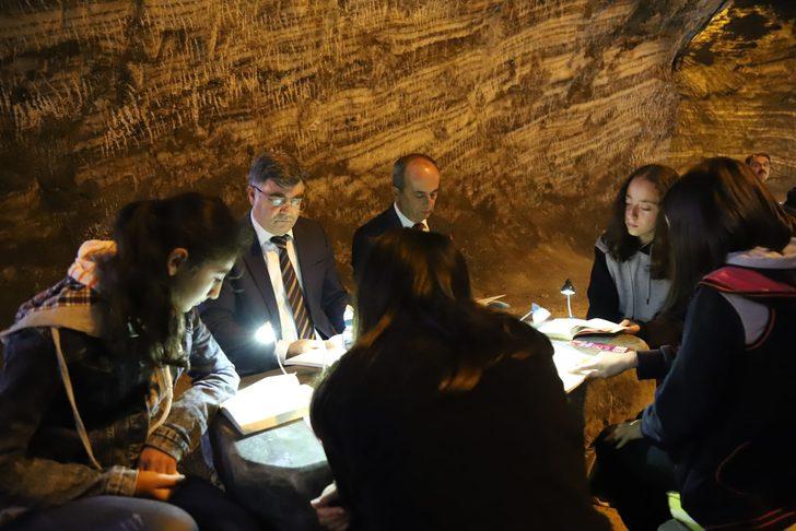 Çankırı'da öğrenciler, Yer Altı Tuz Şehri'nde kitap okudu G2