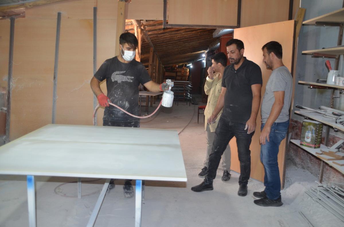 Muş'ta k&ouml;y okullarının tenis masası meslek lisesinde &uuml;retiliyor