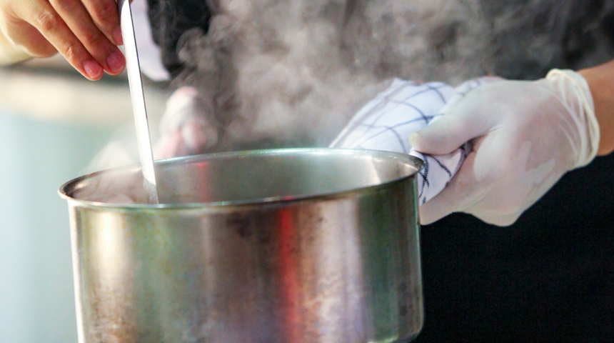 Kendi ellerinizle zehir hazırlıyorsunuz! Evde yapılan konserveleri yemenin sonucu ölümcül olabilir