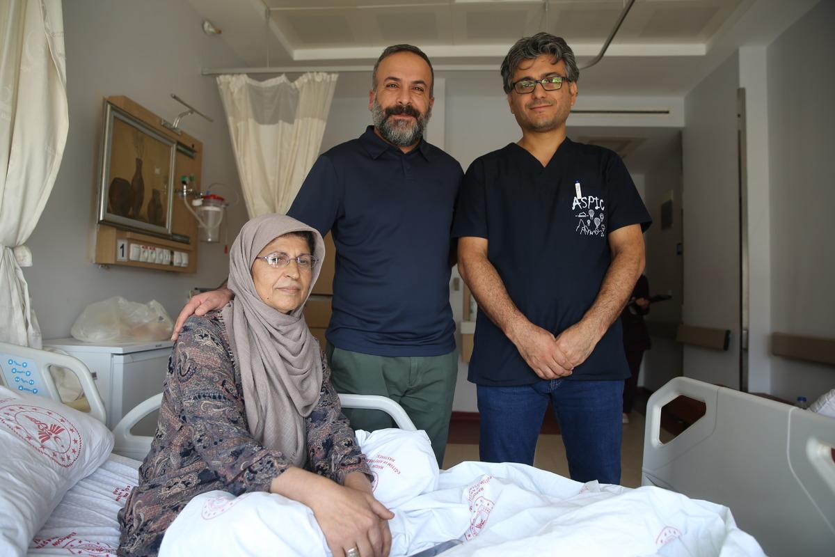 Kalbinde delik olduğunu 58 yaşında &ouml;ğrenen kadın operasyonla sağlığına kavuştu