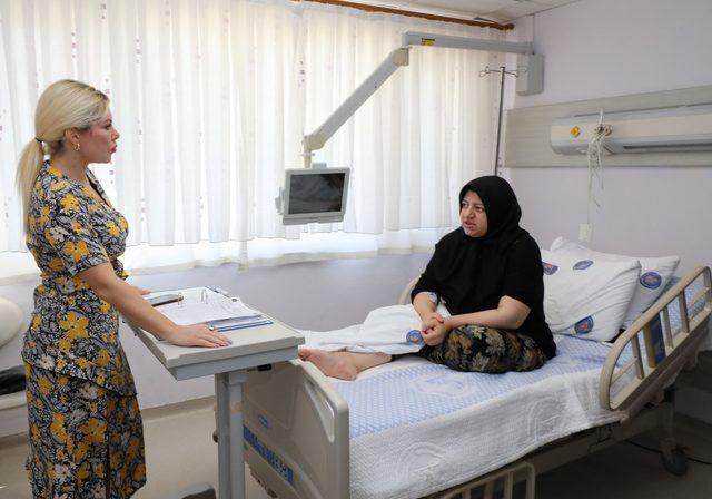 Türkiye'nin ikinci rahim nakliyle dünyaya gelen bebek ve annesinin tedavisi sürüyor