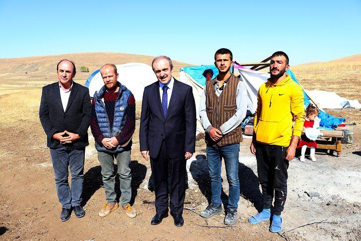 Bayburt'ta fırtınada çadırı kullanılamaz hale gelen besicilere vali yardım etti G4