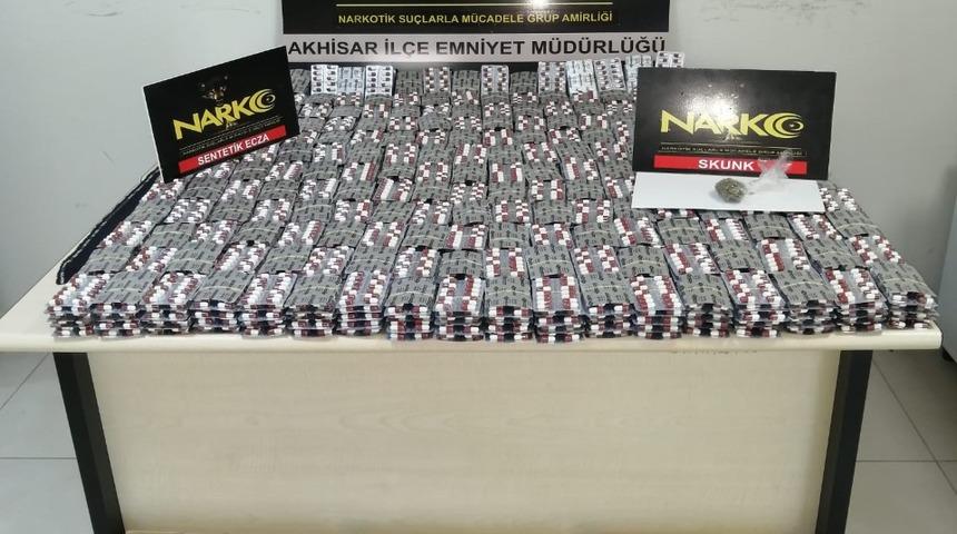 Manisa'da 33 bin 500 sentetik hap ele geçirildi