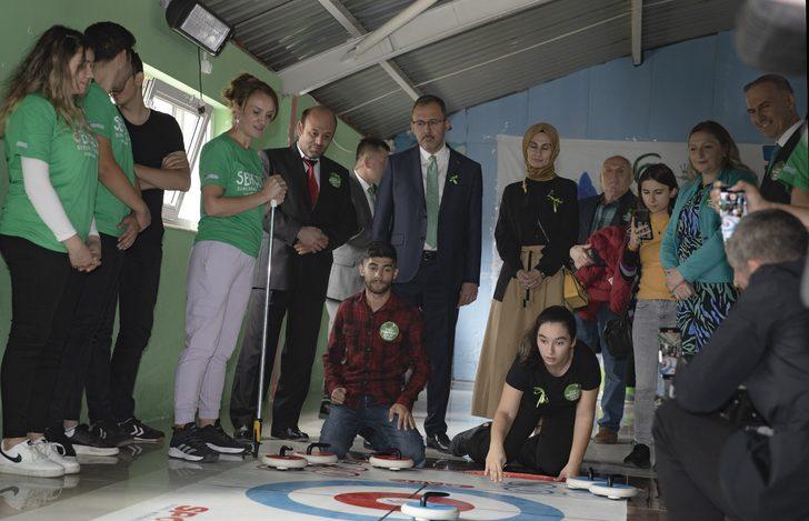 Bakan Kasapoğlu, serebral palsili çocuklarla bir araya geldi G5