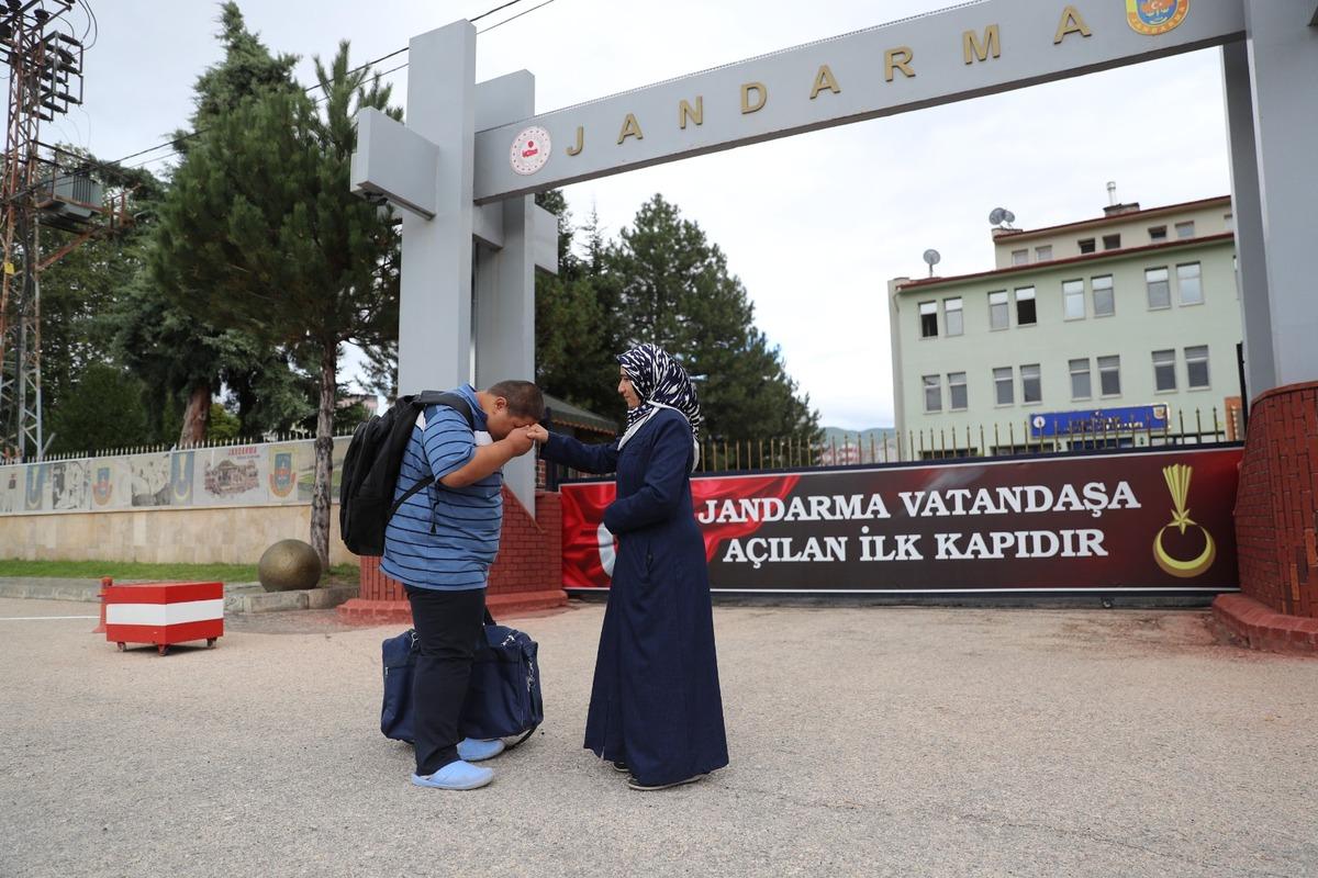 Bardet-biedl sendromlu Mertcan'ın asker olma hayali ger&ccedil;eğe d&ouml;n&uuml;şt&uuml;r&uuml;ld&uuml;