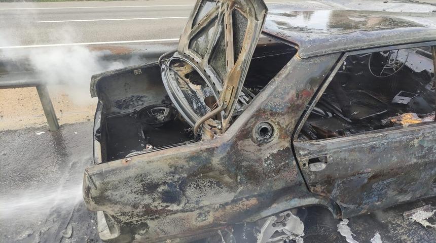 Tekirdağ'da bariyerlere çarptıktan sonra yanan otomobildeki kişi öldü