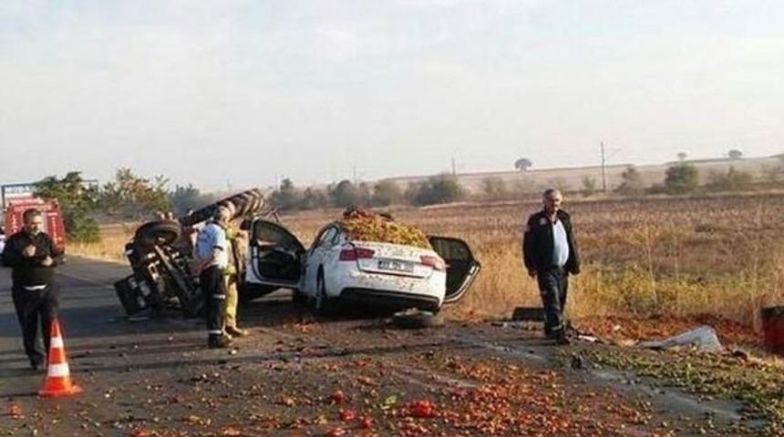 Balıkesir'de Feci Kaza 3 &Ouml;l&uuml; 1 Yaralı