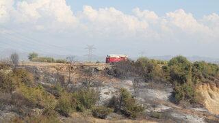 Antalya'da makilik alanda çıkan yangın söndürüldü