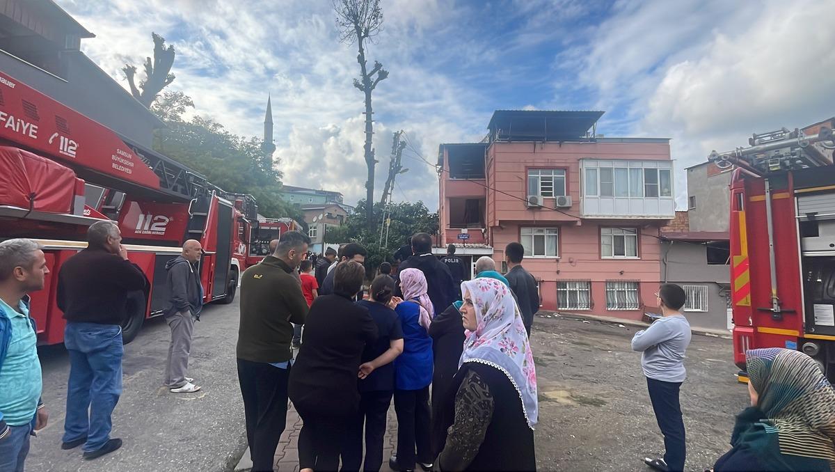 Samsun'da bir binanın &ccedil;atısında &ccedil;ıkan yangın s&ouml;nd&uuml;r&uuml;ld&uuml;