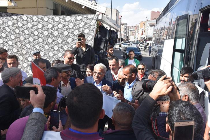 HDP Eş Genel Başkanı Sancar Kars'ta partililerle buluştu: G1
