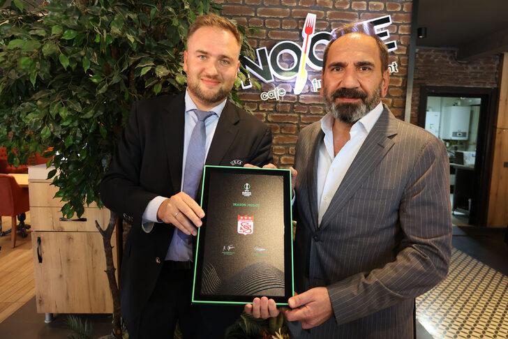 Sivassporlu yöneticiler, Ballkani yöneticileriyle yemekte buluştu G4