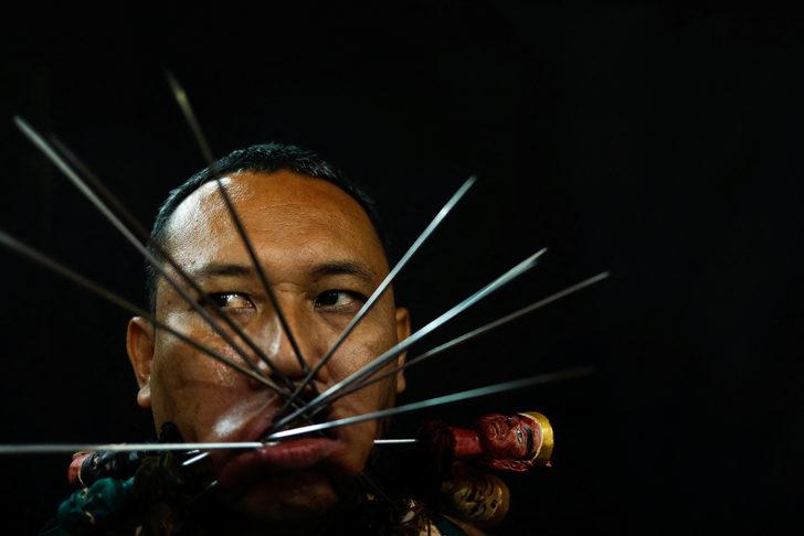 Tayland’daki geleneksel Vejertan Festivali’nden (Nine Emperor Gods Festival) ilginç görüntüler! Bakmak bile cesaret istiyor G4