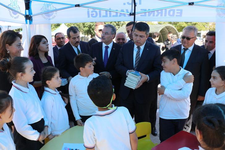 Edirne'nin köylerini kitapla buluşturacak gezici kütüphane tanıtıldı G3