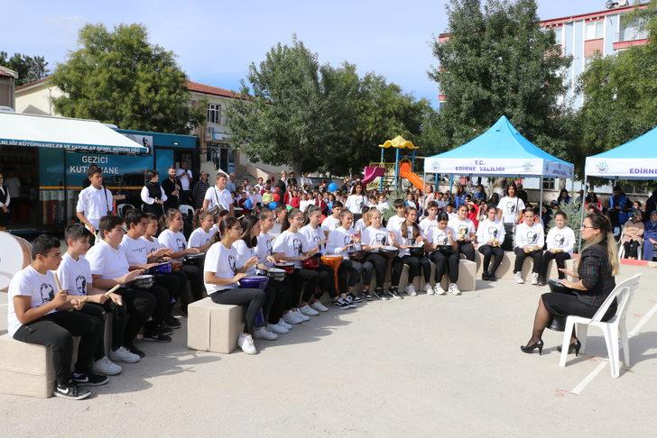Edirne'nin köylerini kitapla buluşturacak gezici kütüphane tanıtıldı G4