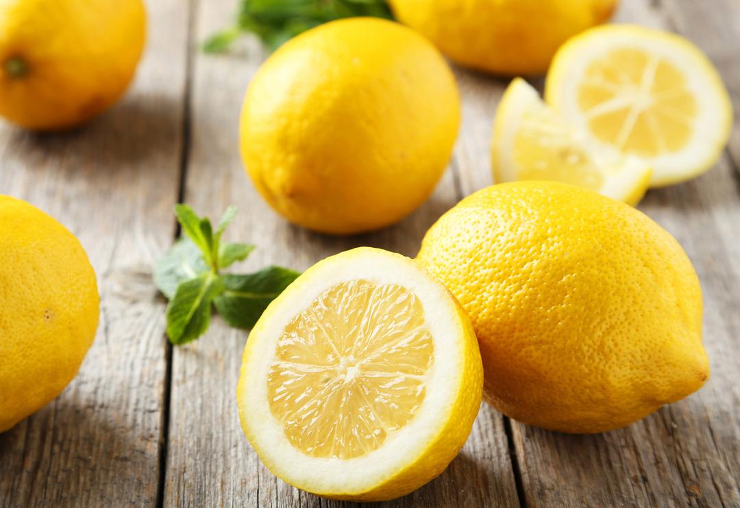 Limona &ccedil;ok yanlış davranmışız: Bu şekilde etkisi 4-5 kat artıyor, s&uuml;per vitamine d&ouml;n&uuml;ş&uuml;yor