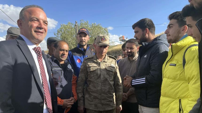 Ardahan Valisi Öner, deprem bölgesindeki incelemelerini sürdürdü