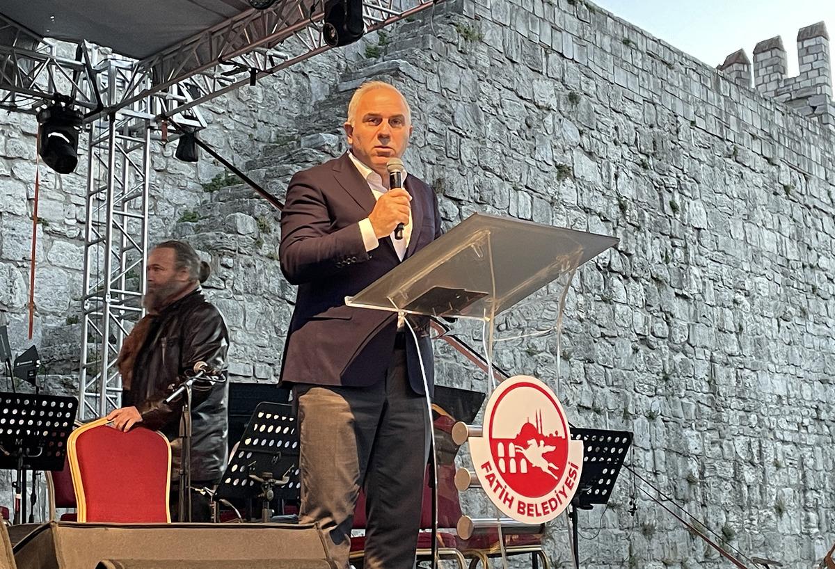 Fatih Belediyesi 2022-2023 k&uuml;lt&uuml;r sanat sezonu Yedikule Hisarı'nda a&ccedil;ıldı