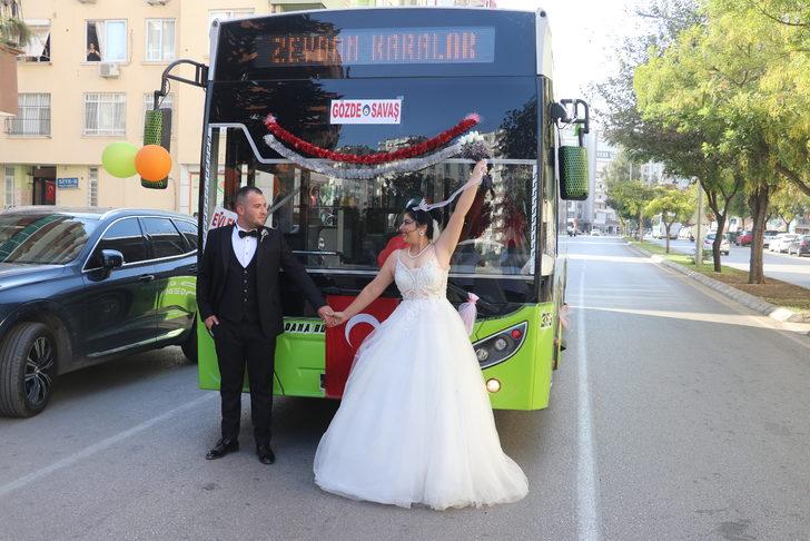 Şoför çift belediye otobüsünü gelin arabası yaptı G5