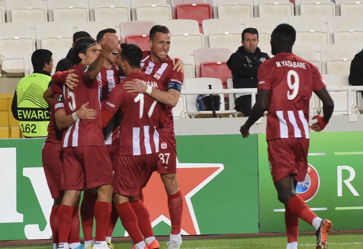 Sivasspor Ballkani'ye 4-3 mağlup oldu! Yiğido yenilse de tarihe geçti