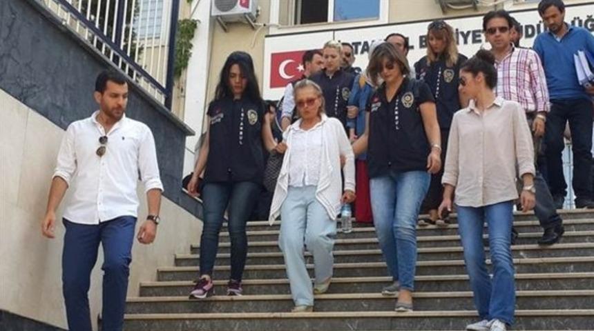 Nazlı Ilıcak'ın da aralarında bulunduğu 21 gazeteci adliyede