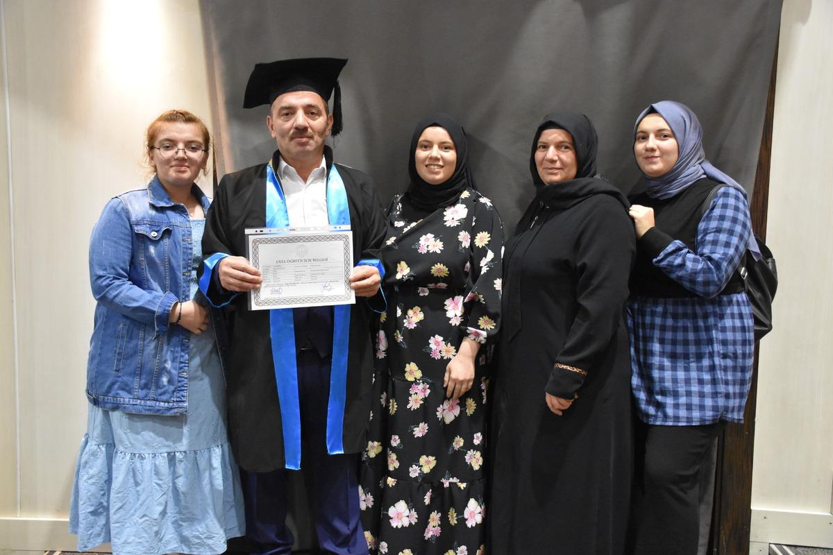 Trabzon'da 108 kişi t&ouml;renle usta &ouml;ğretici belgesi aldı