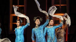 Bursa'da Türk Dünyasında Kadın ve Moda Defilesi yapıldı