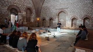 Müzisyen Tarek Atoui'nin özel ses yerleştirmesi Küçük Mustafa Paşa Hamamı'nda sergileniyor