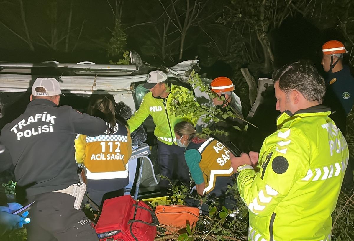 Bolu'da u&ccedil;uruma devrilen ara&ccedil;taki 6 kişi yaralandı