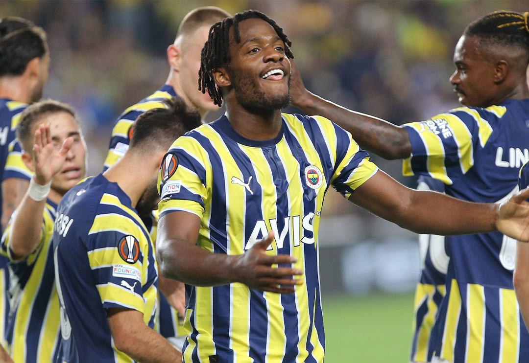 Fenerbah&ccedil;e AEK'yı 2-0 mağlup etti! Sarı Lacivertliler hata yapmadı