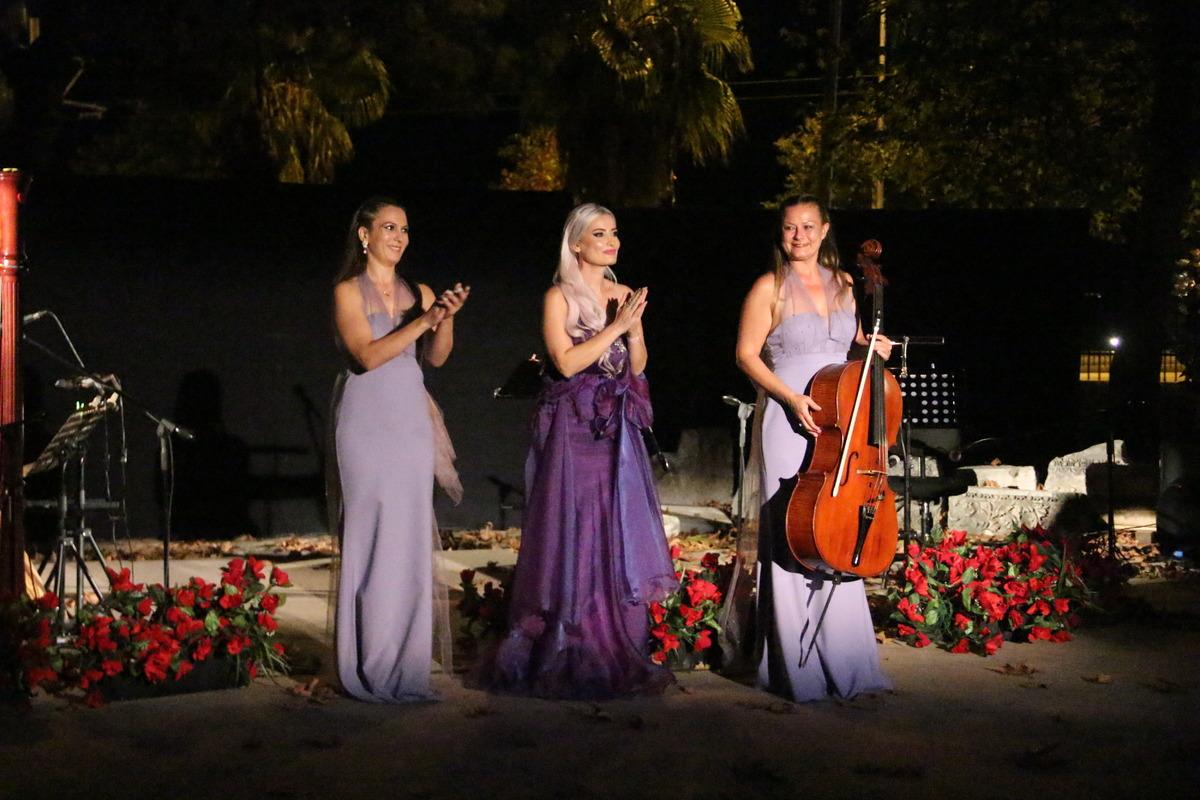 Antalya M&uuml;zesinin bah&ccedil;esinde "Venera Ensemble" sahne aldı