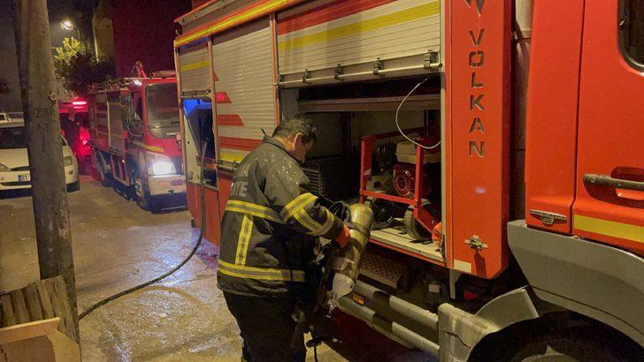 Adana'da binanın merdivenlerini ateşe veren kişi gözaltına alındı G2