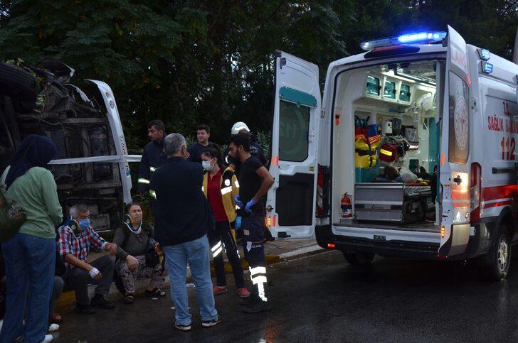 Antalya’da servis midibüsü devrildi, 9 kişi yaralandı G2