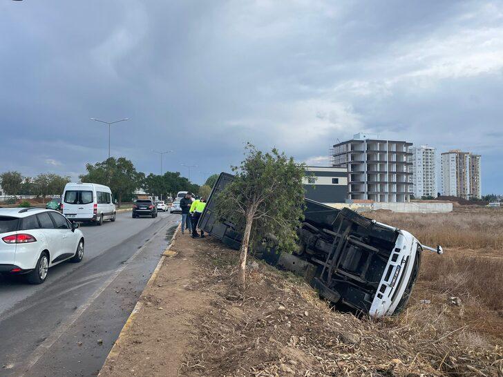 Antalya'da devrilen midibüsteki 1 turist öldü, 13 kişi yaralandı G1