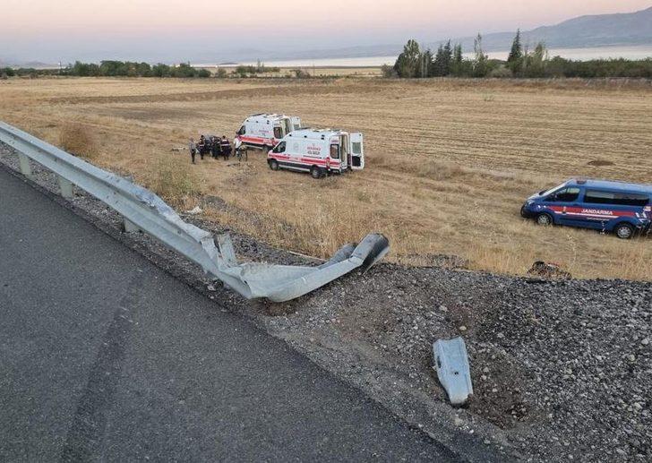 Elazığ'da otomobilin devrilmesi sonucu 1 kişi öldü, 3 kişi yaralandı G2