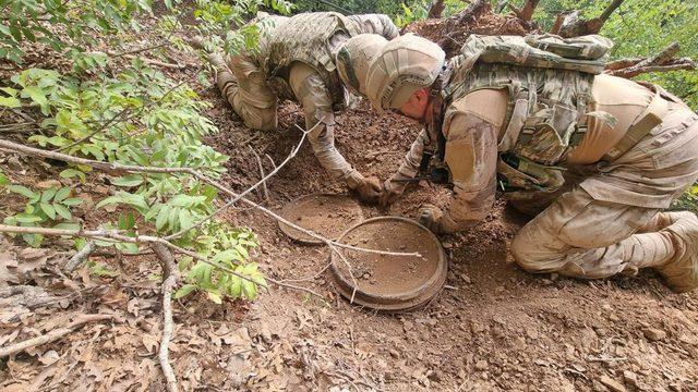 Amanoslarda PKK'ya ait çok miktarda patlayıcı ve mühimmat ele geçirildi