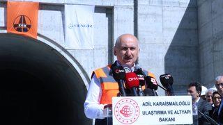Ulaştırma ve Altyapı Bakanı Adil Karaismailoğlu, yeni Zigana Tüneli inşaatında incelemelerde bulundu: