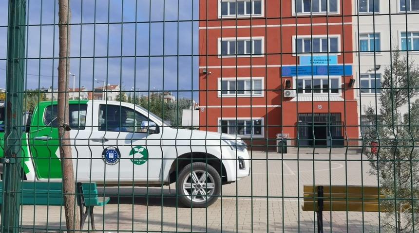 Bursa'da bazı öğrencileri arıların soktuğu okulda eğitime ara verildi