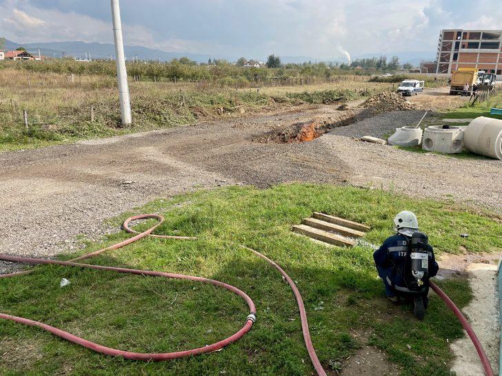 Düzce'de doğal gaz hattında parlama sonucu yangın çıktı G2