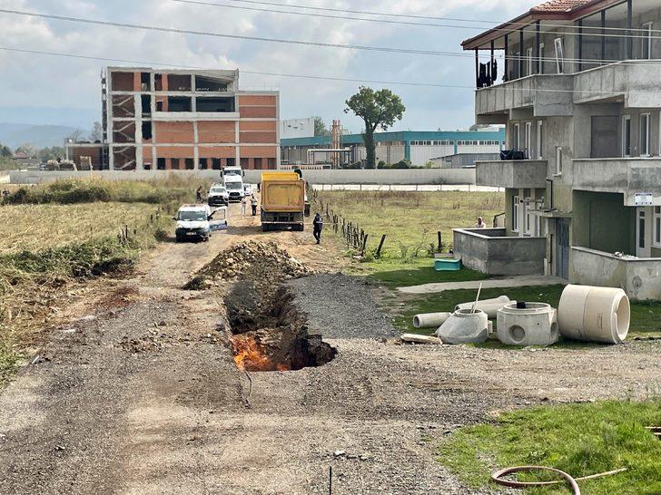 Düzce'de doğal gaz hattında parlama sonucu yangın çıktı G5