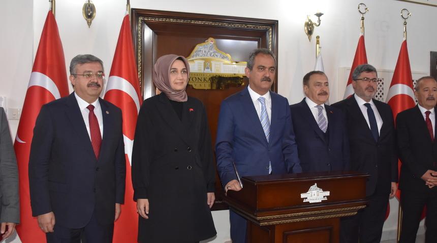 Milli Eğitim Bakanı Mahmut &Ouml;zer, Afyonkarahisar Valiliğini ziyaret etti: