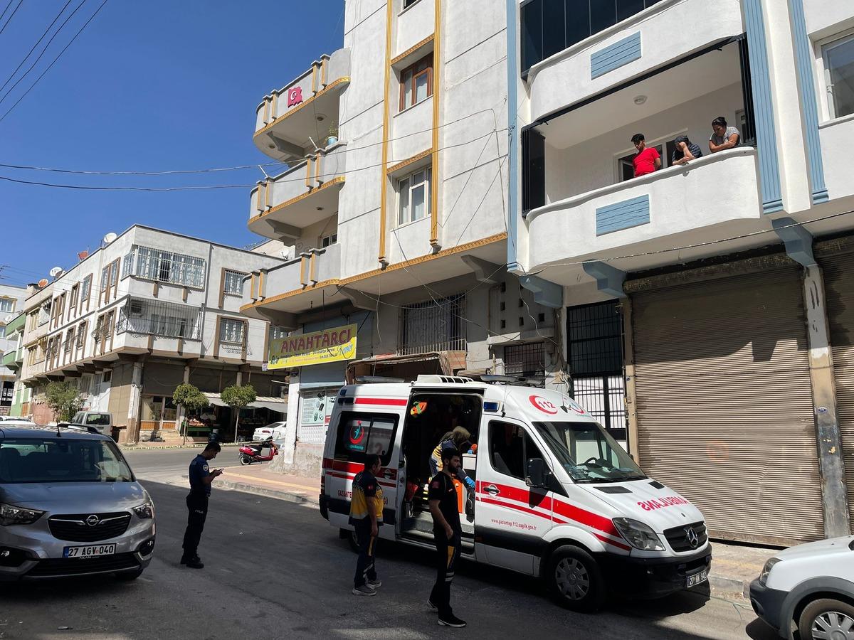 Gaziantep'te 2 aylık bebek evinde bı&ccedil;aklanarak &ouml;ld&uuml;r&uuml;ld&uuml;